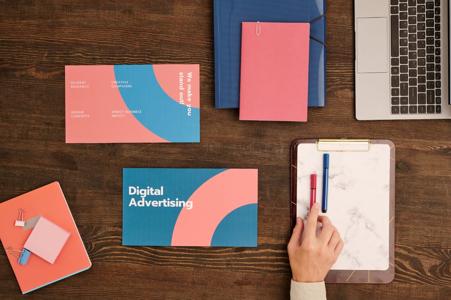 Manual de identidad corporativa - BlueWave Digital
